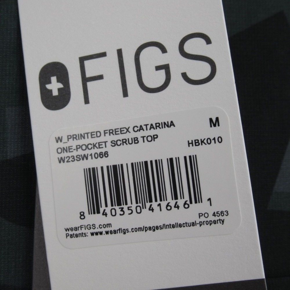 FIGS Women Catarina One-Pocket Scrub Top Green Camo Geometric Size M NWT - Picture 3 of 9